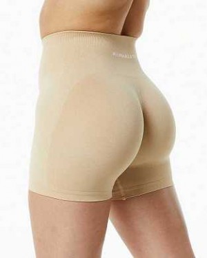 Short Alphalete Amplify 4.5" Mujer Beige | Mexico-154370